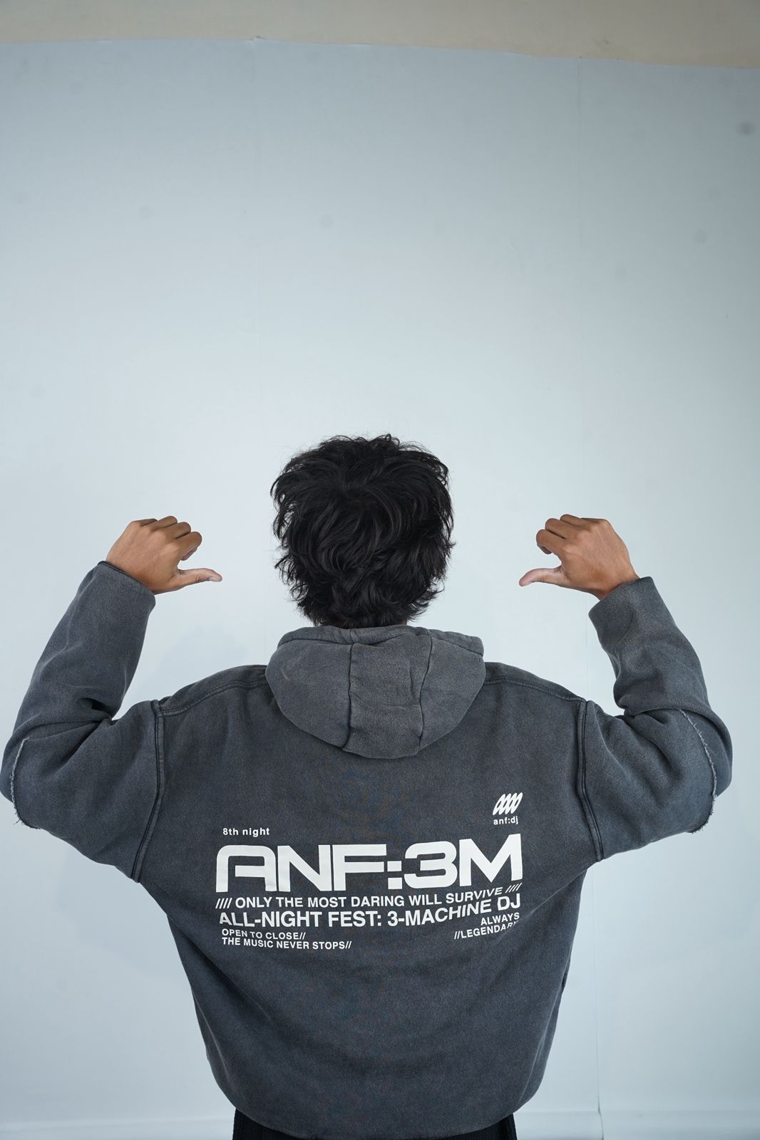 NIGHTWAVE OVERSIZED CROPPED HOODIE.