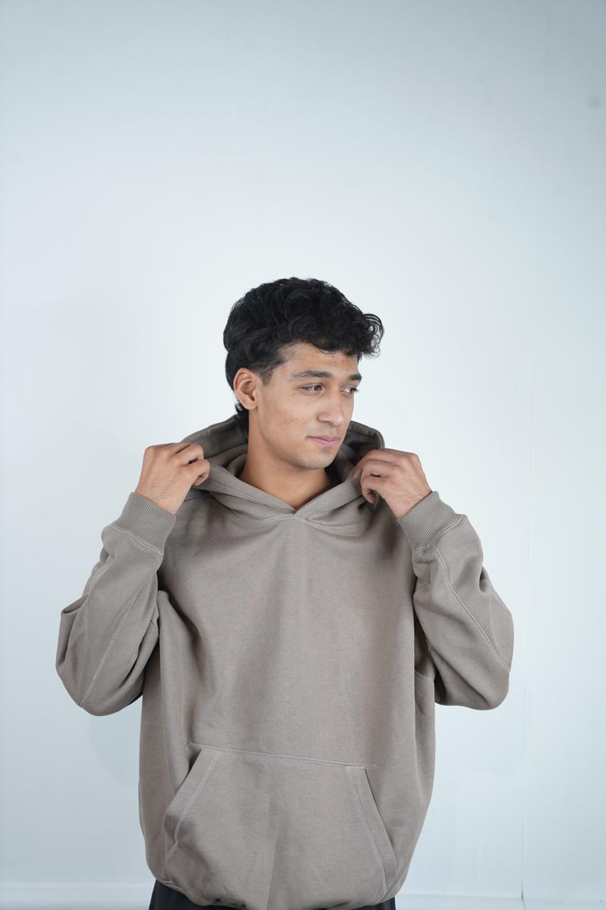 WARM GREIGE OVERSIZED CROPPED HOODIE.