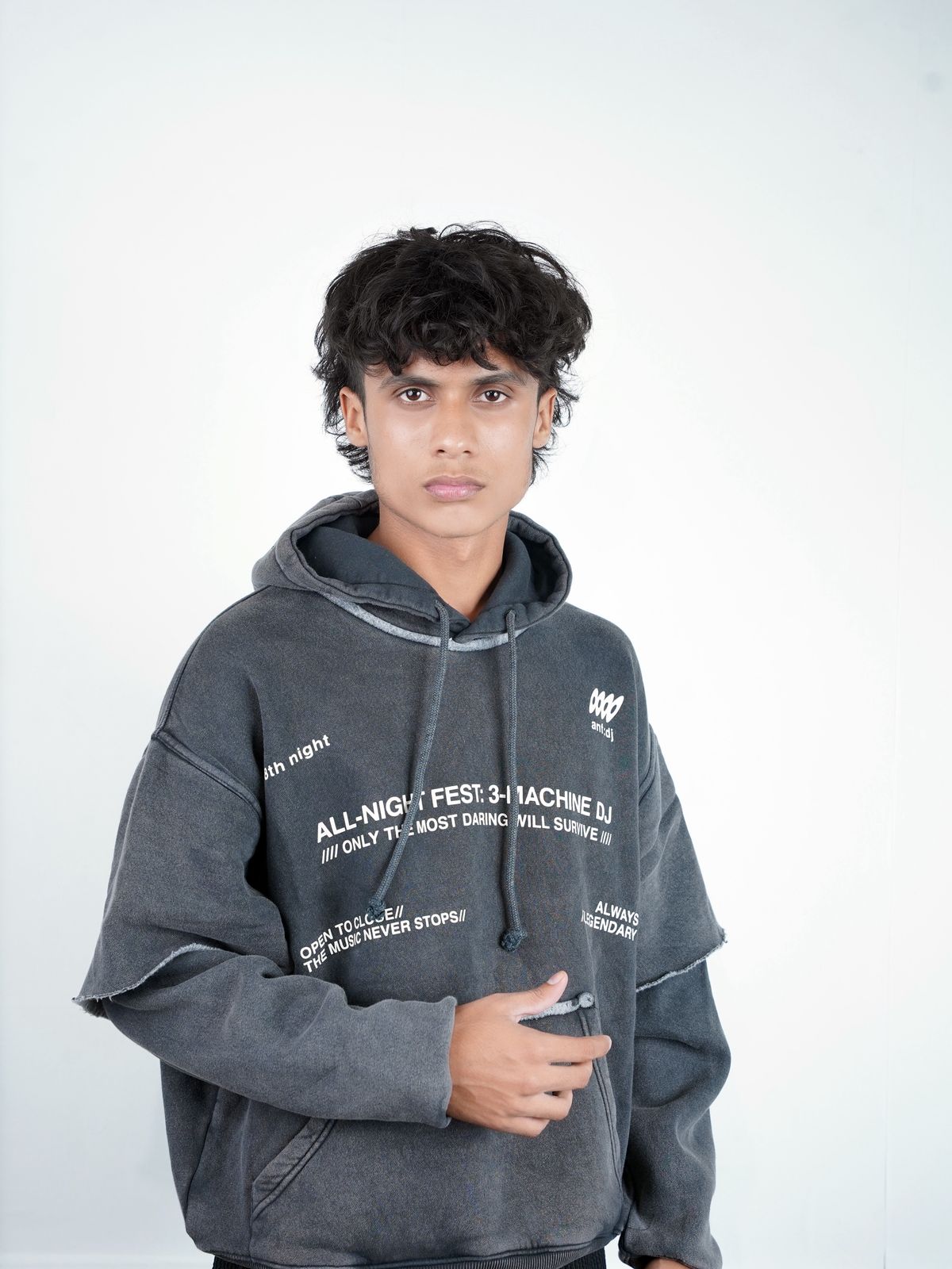 NIGHTWAVE OVERSIZED CROPPED HOODIE.